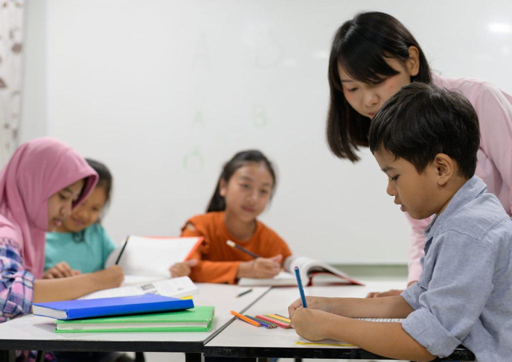 asian family with kids 1